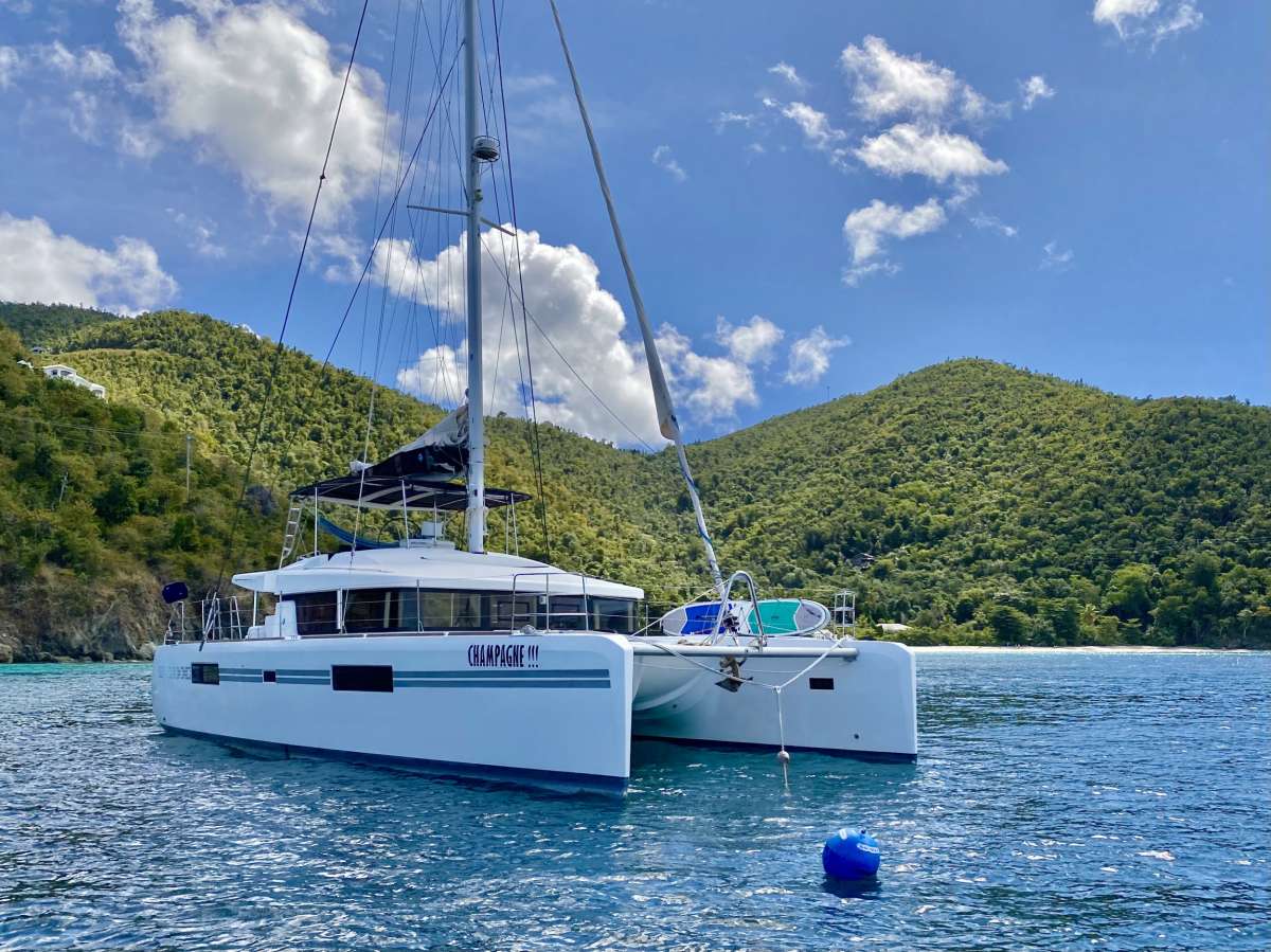 Christmas Special yacht charter - CHAMPAGNE L52