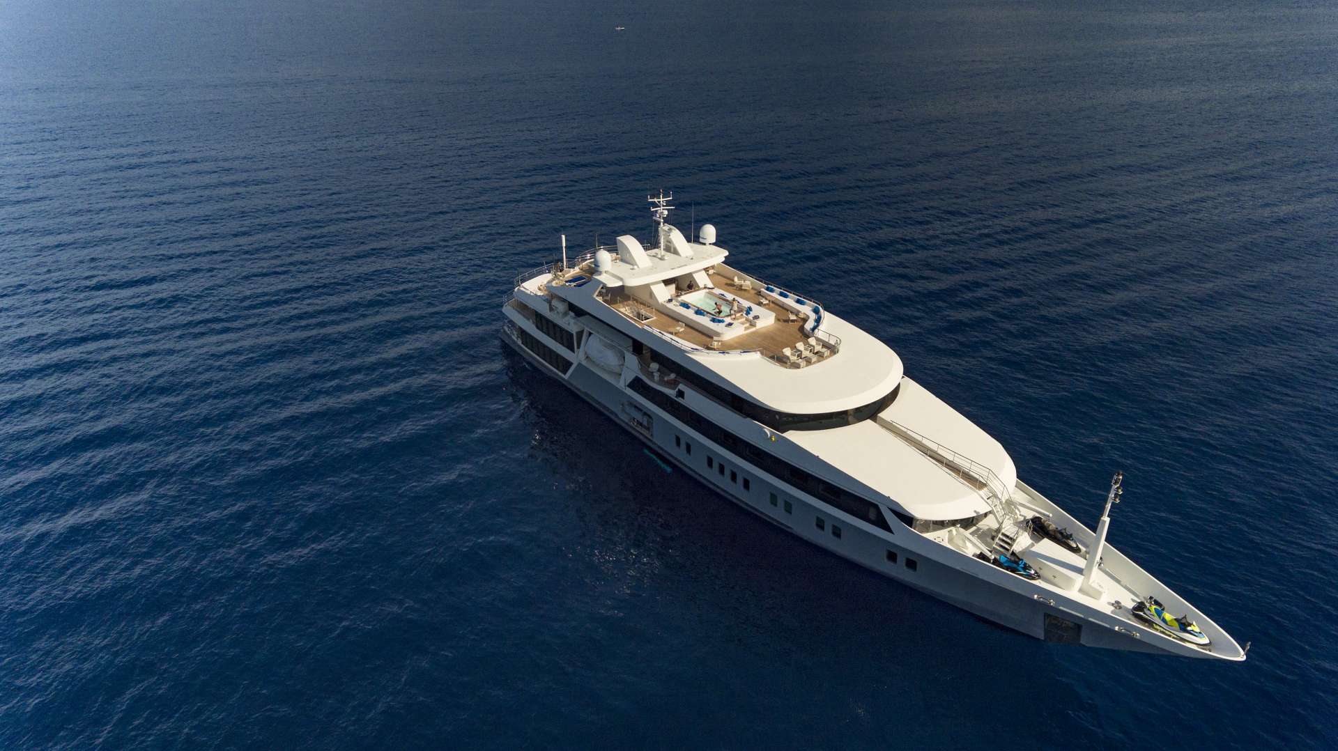 how much to rent a mega yacht for a day