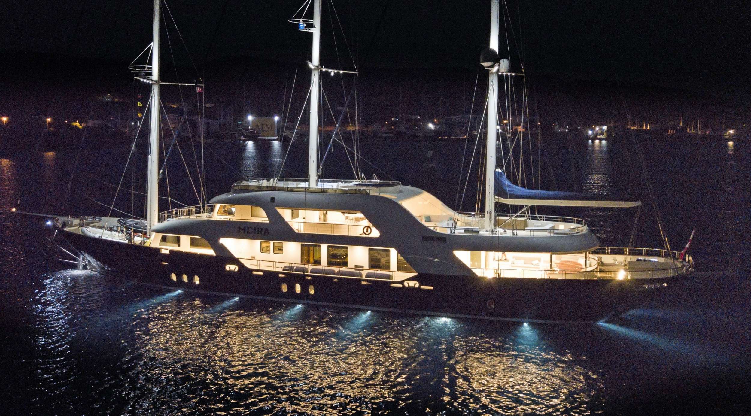 meria yacht for Christmas 2022